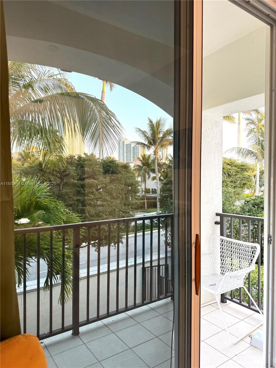 Real estate property located at 826 Spinnaker Dr E, Broward, Three Islands 3rd Section, Hollywood, FL