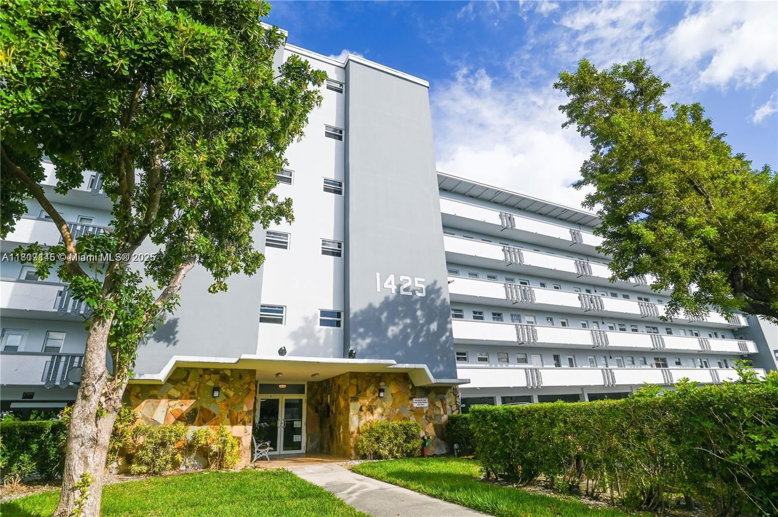 Real estate property located at 1425 Atlantic Shores Blvd #204, Broward, Fairways Royale Condo, Hallandale Beach, FL