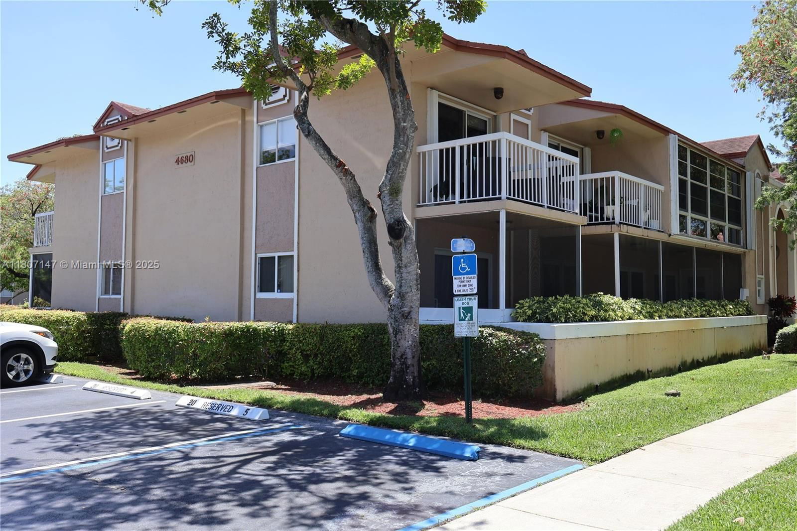 Real estate property located at 4680 102nd Ave #202-20, Miami-dade, Doral Pk Co Club Villas C, Doral, FL