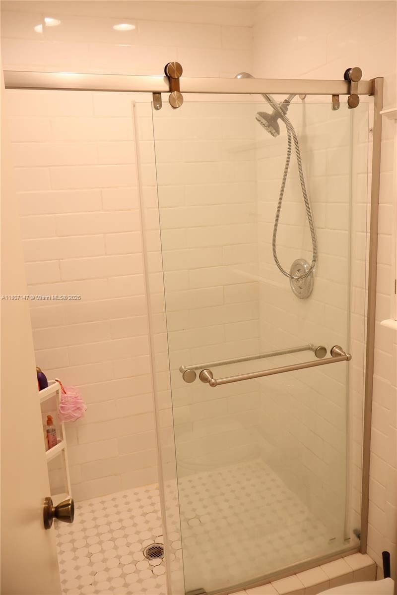 Real estate property located at 4680 102nd Ave #202-20, Miami-dade, Doral Pk Co Club Villas C, Doral, FL