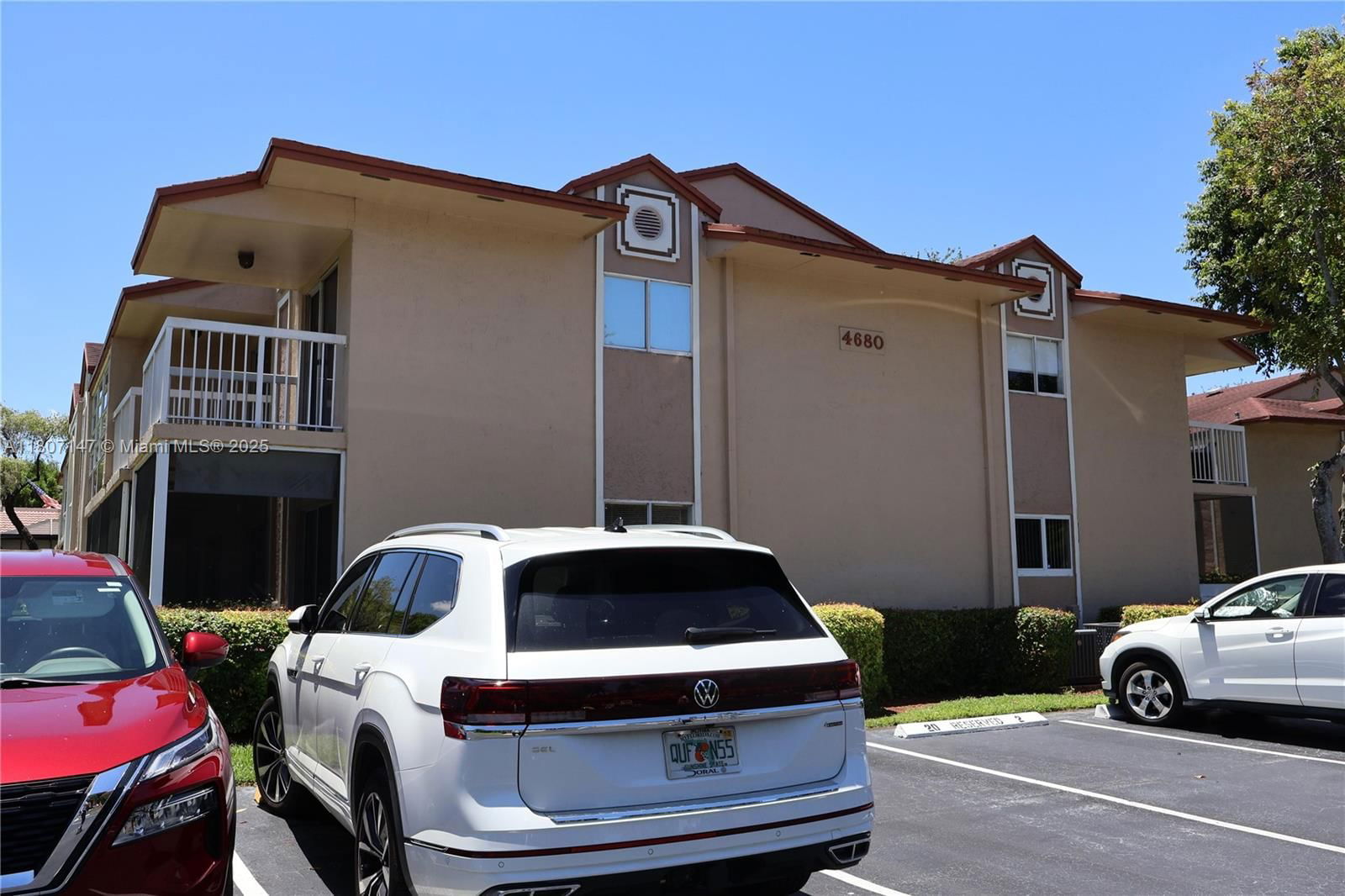 Real estate property located at 4680 102nd Ave #202-20, Miami-dade, Doral Pk Co Club Villas C, Doral, FL