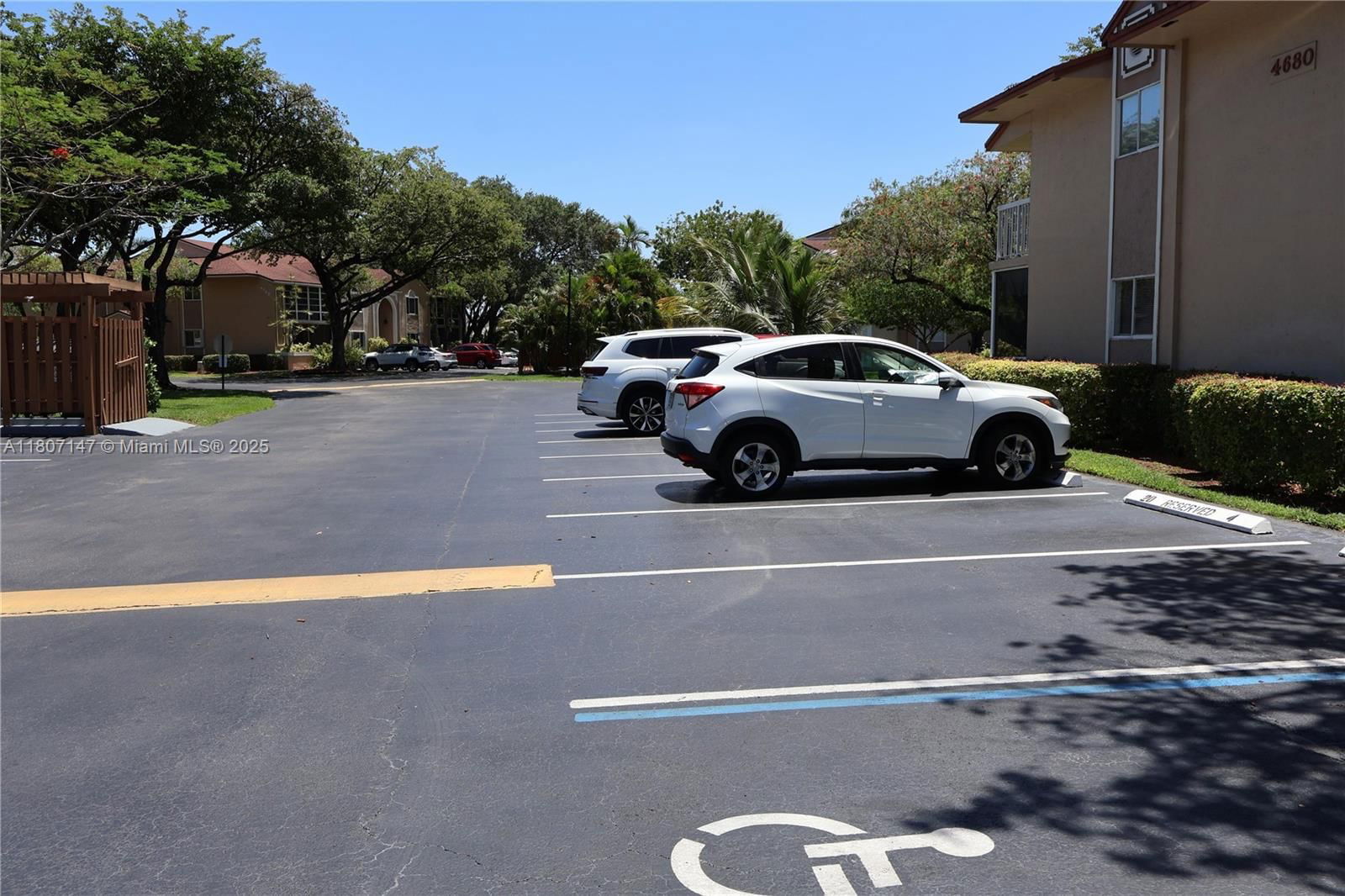 Real estate property located at 4680 102nd Ave #202-20, Miami-dade, Doral Pk Co Club Villas C, Doral, FL