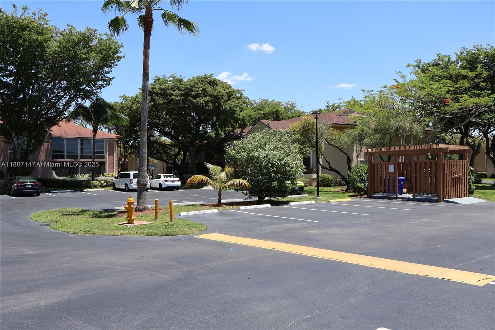 Real estate property located at 4680 102nd Ave #202-20, Miami-dade, Doral Pk Co Club Villas C, Doral, FL