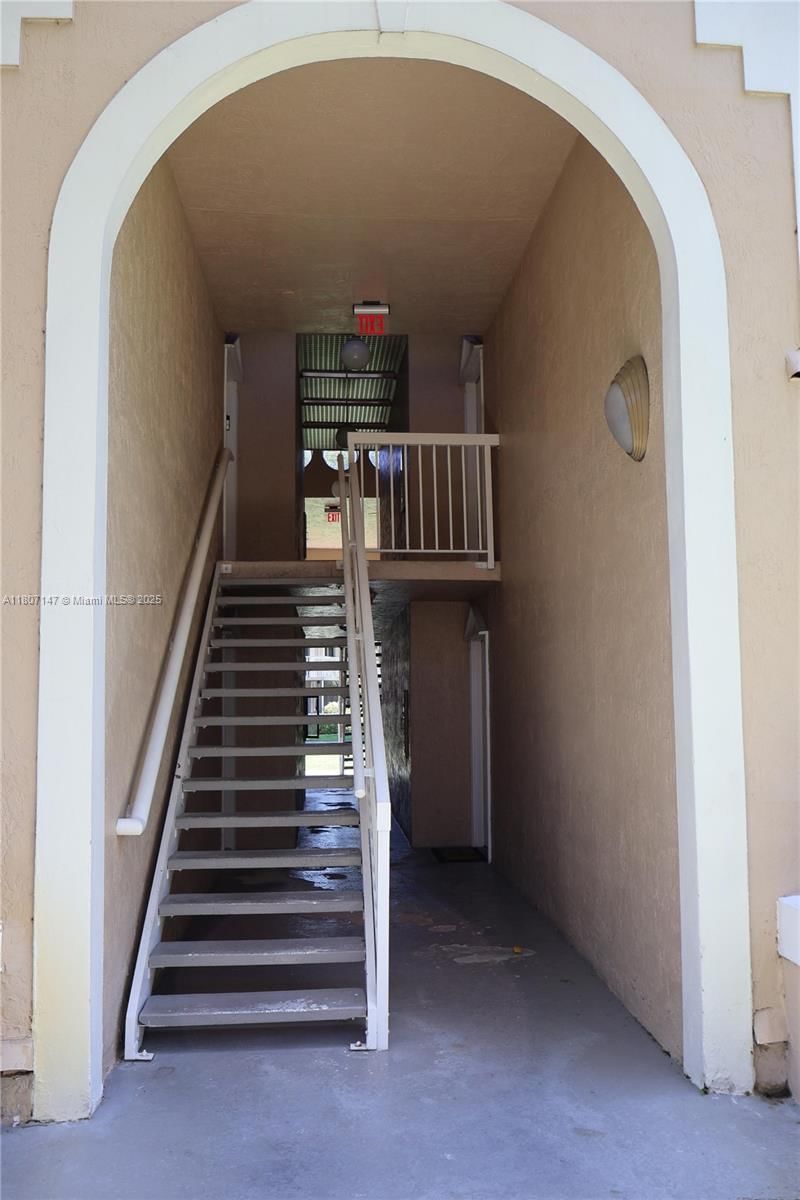 Real estate property located at 4680 102nd Ave #202-20, Miami-dade, Doral Pk Co Club Villas C, Doral, FL