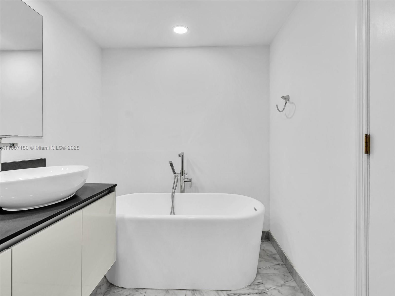 Real estate property located at 9821 Bay Harbor Dr #302, Miami-dade, Bay Harbour Island, Bay Harbor Islands, FL