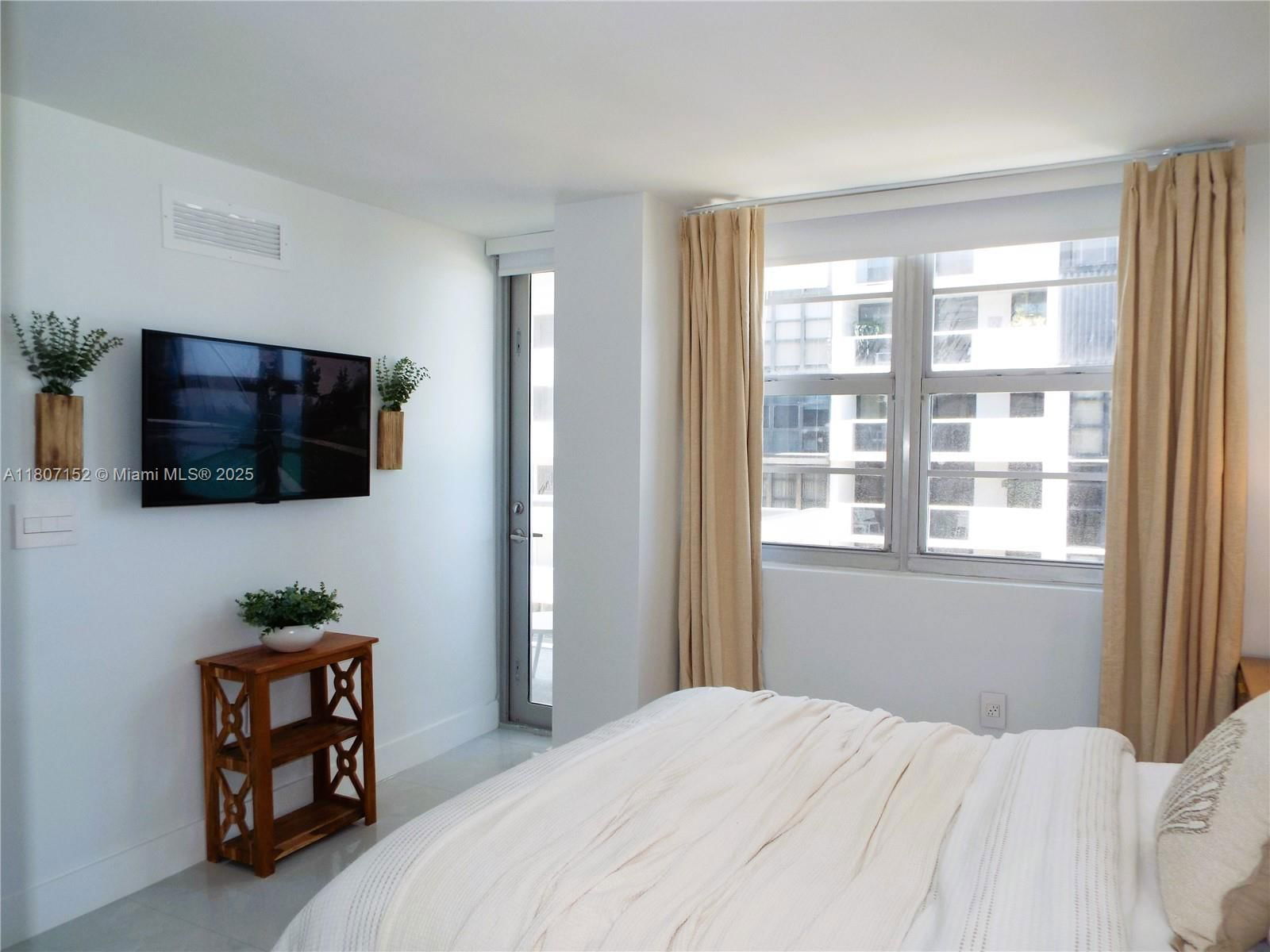 Real estate property located at 5701 Collins Ave #1619, Miami-dade, Arlen Beach Condo, Miami Beach, FL