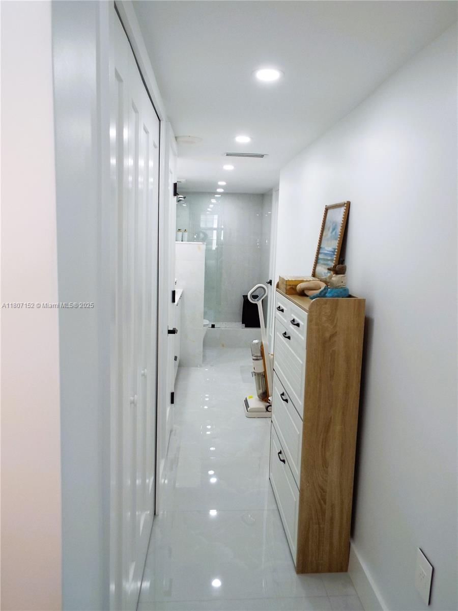 Real estate property located at 5701 Collins Ave #1619, Miami-dade, Arlen Beach Condo, Miami Beach, FL