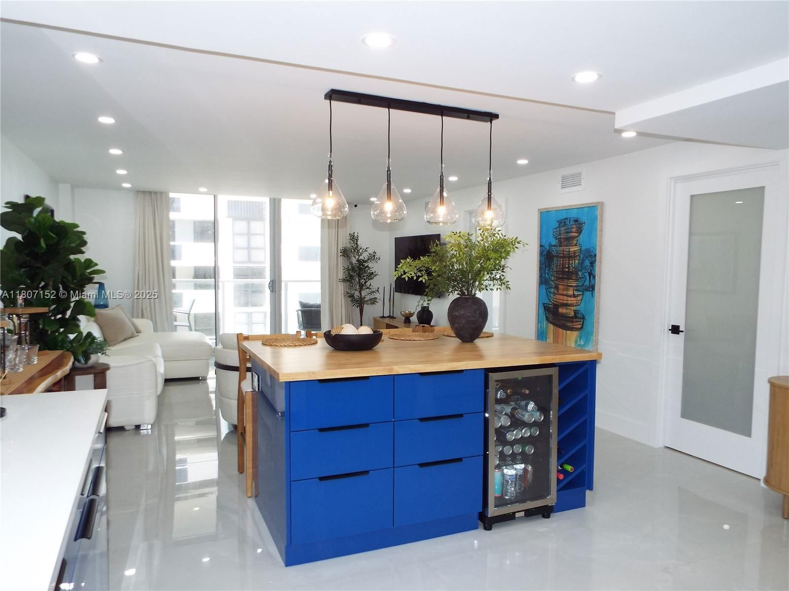Real estate property located at 5701 Collins Ave #1619, Miami-dade, Arlen Beach Condo, Miami Beach, FL
