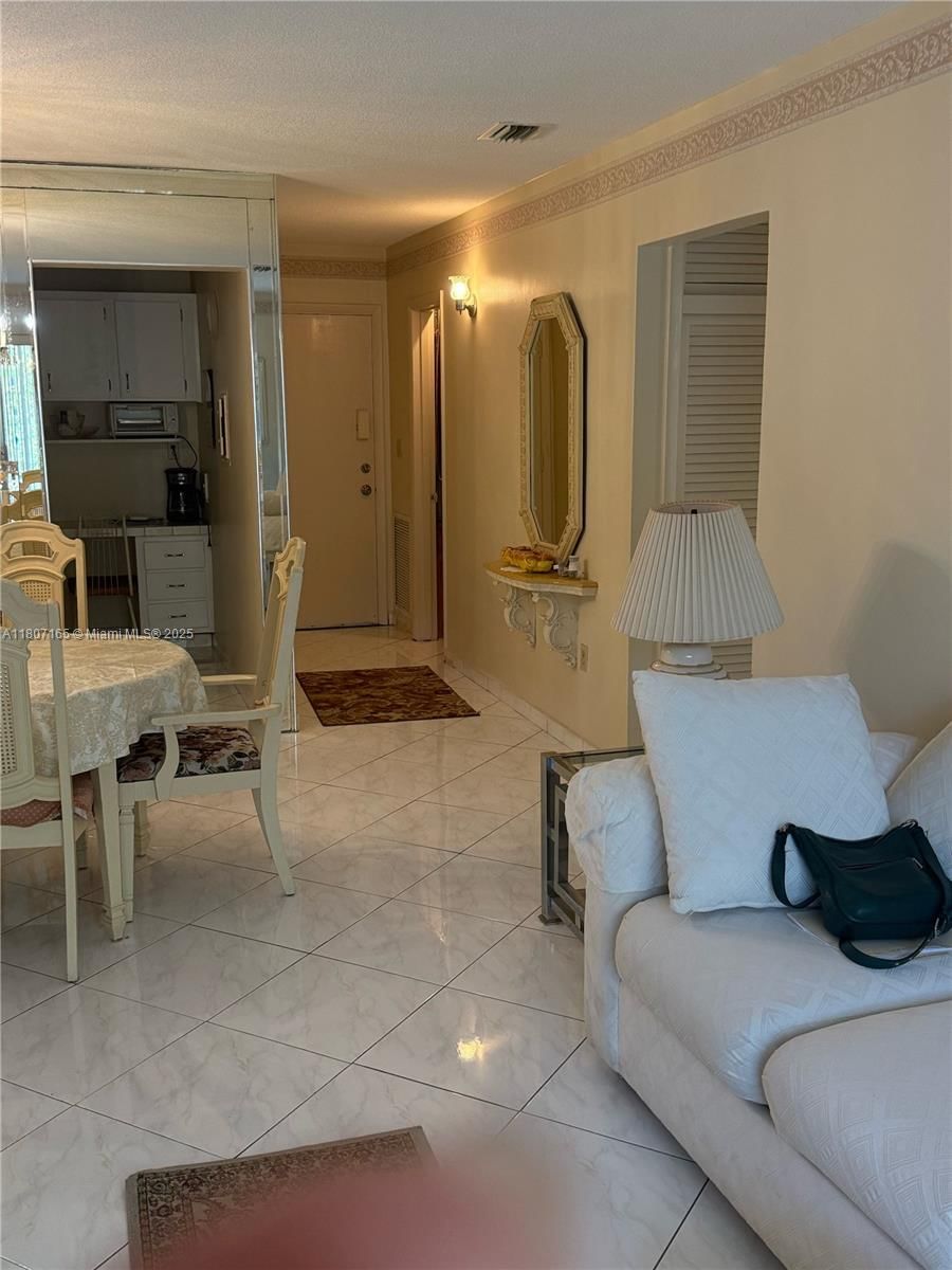 Real estate property located at 1395 167th St #203, Miami-dade, Mar-len Gardens No 10 Cor, Miami, FL