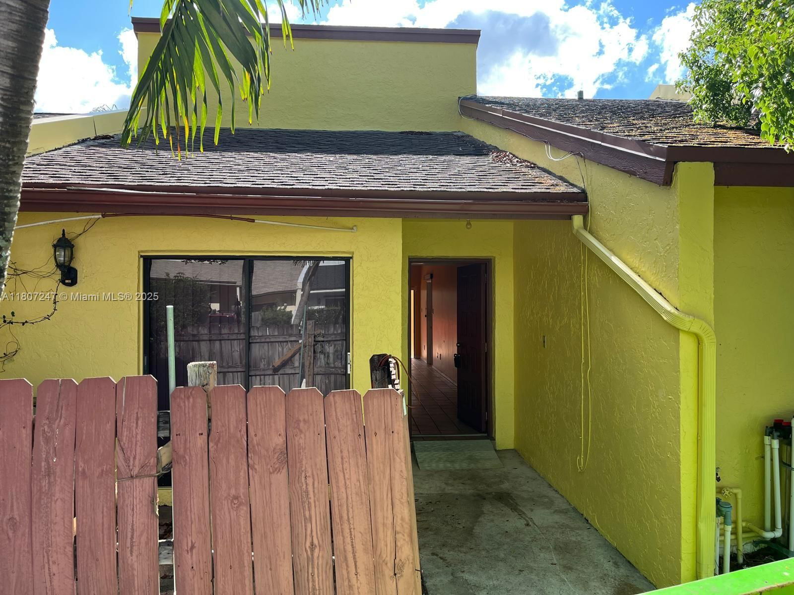 Real estate property located at 6728 29th Ln, Broward, Palm-aire Village 3rd Sec, Fort Lauderdale, FL