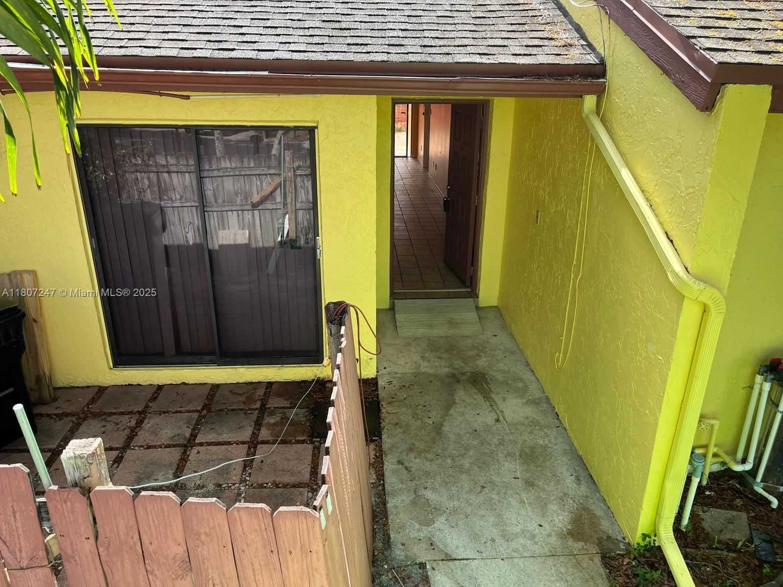Real estate property located at 6728 29th Ln, Broward, Palm-aire Village 3rd Sec, Fort Lauderdale, FL