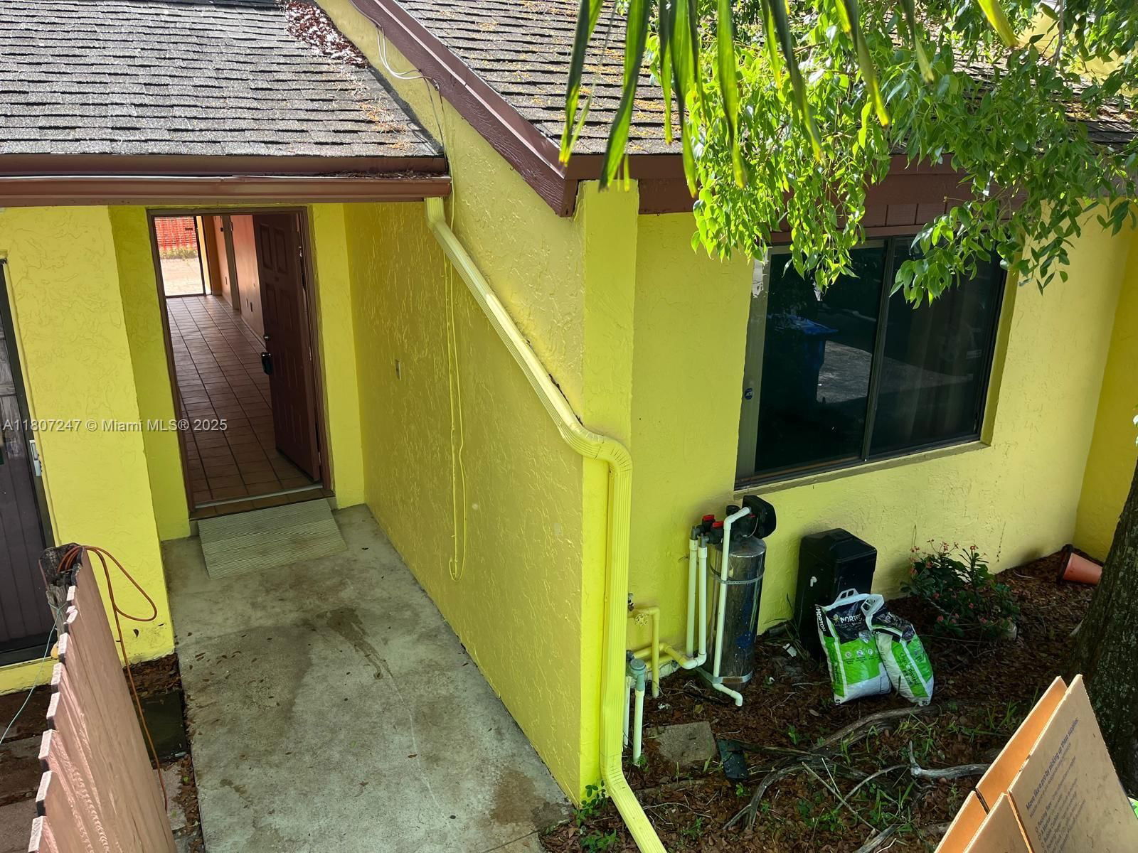 Real estate property located at 6728 29th Ln, Broward, Palm-aire Village 3rd Sec, Fort Lauderdale, FL