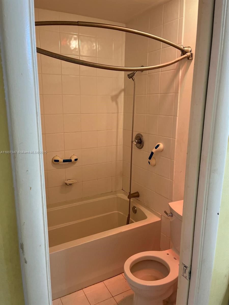 Real estate property located at 6728 29th Ln, Broward, Palm-aire Village 3rd Sec, Fort Lauderdale, FL