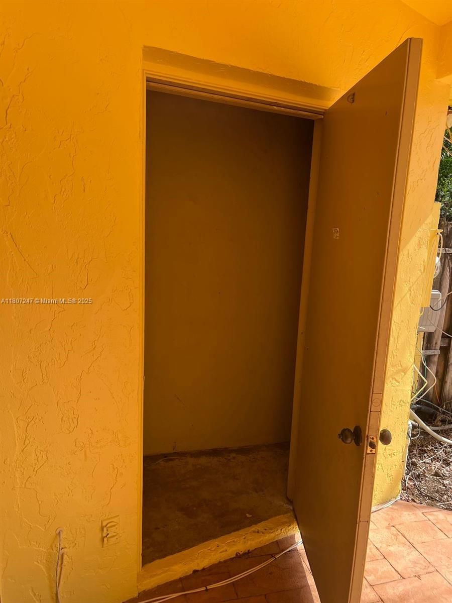 Real estate property located at 6728 29th Ln, Broward, Palm-aire Village 3rd Sec, Fort Lauderdale, FL