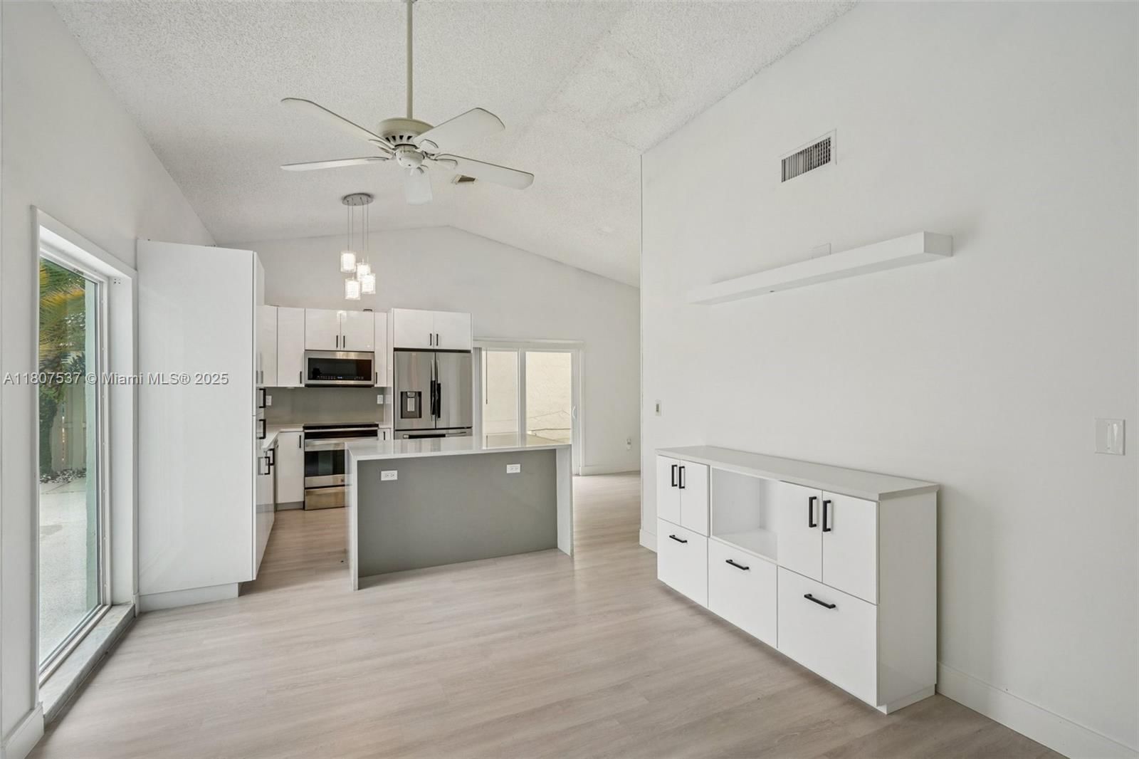 Real estate property located at 731 Briarwood Ter, Broward, Shenandoah Section Four, Davie, FL
