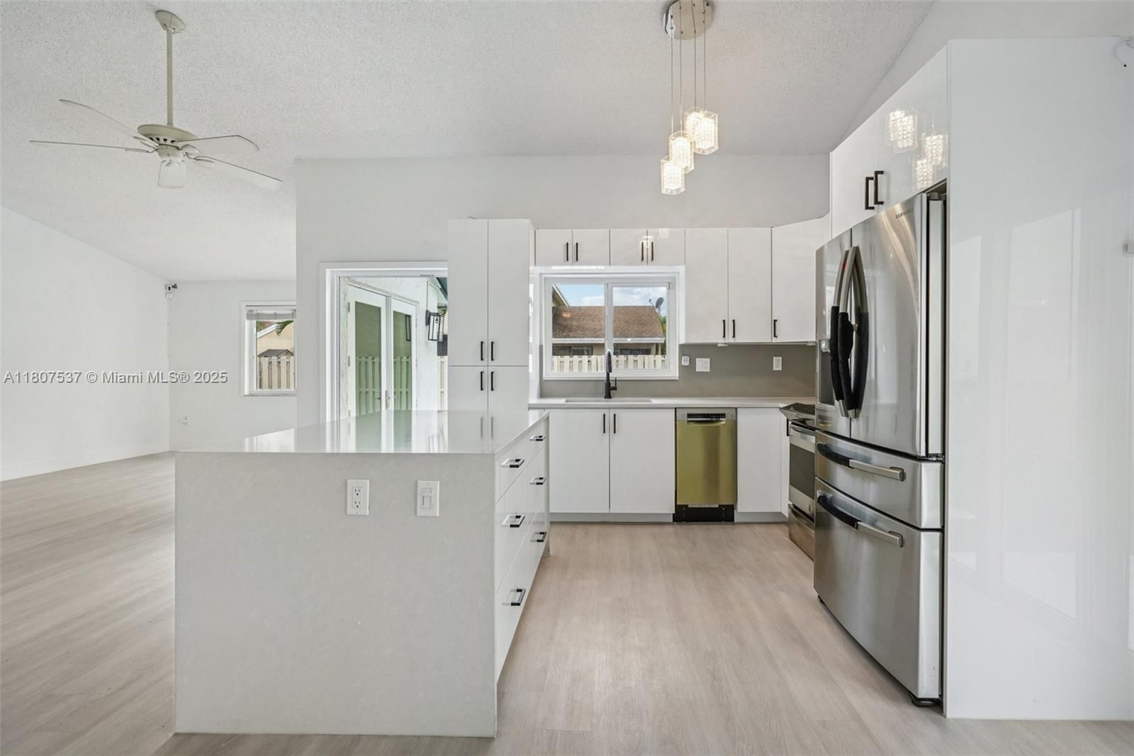 Real estate property located at 731 Briarwood Ter, Broward, Shenandoah Section Four, Davie, FL