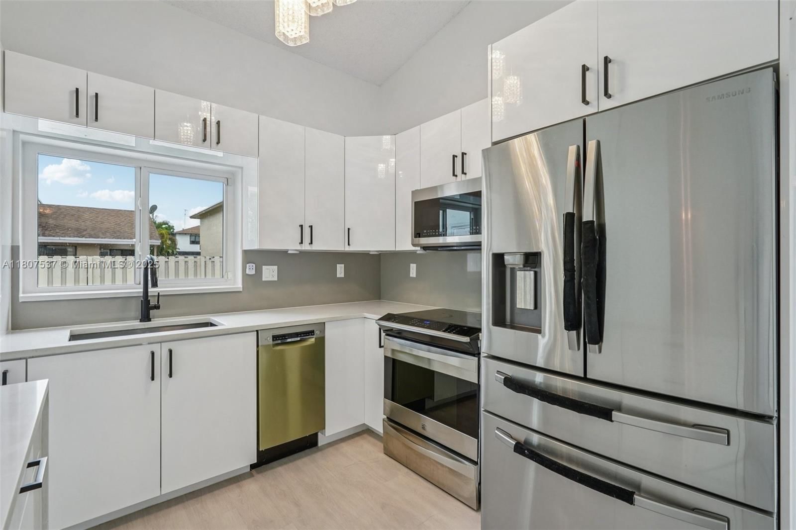 Real estate property located at 731 Briarwood Ter, Broward, Shenandoah Section Four, Davie, FL