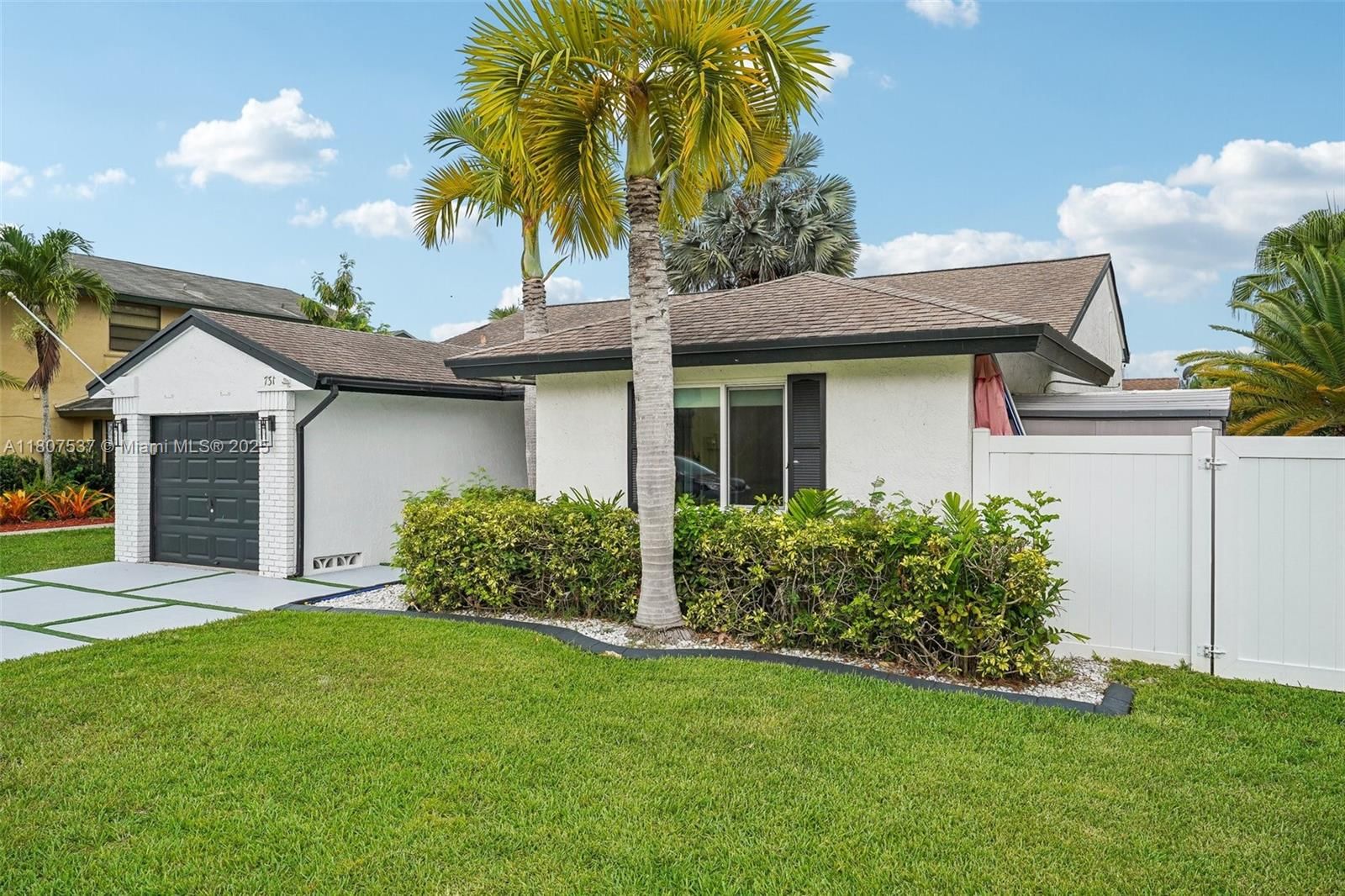 Real estate property located at 731 Briarwood Ter, Broward, Shenandoah Section Four, Davie, FL