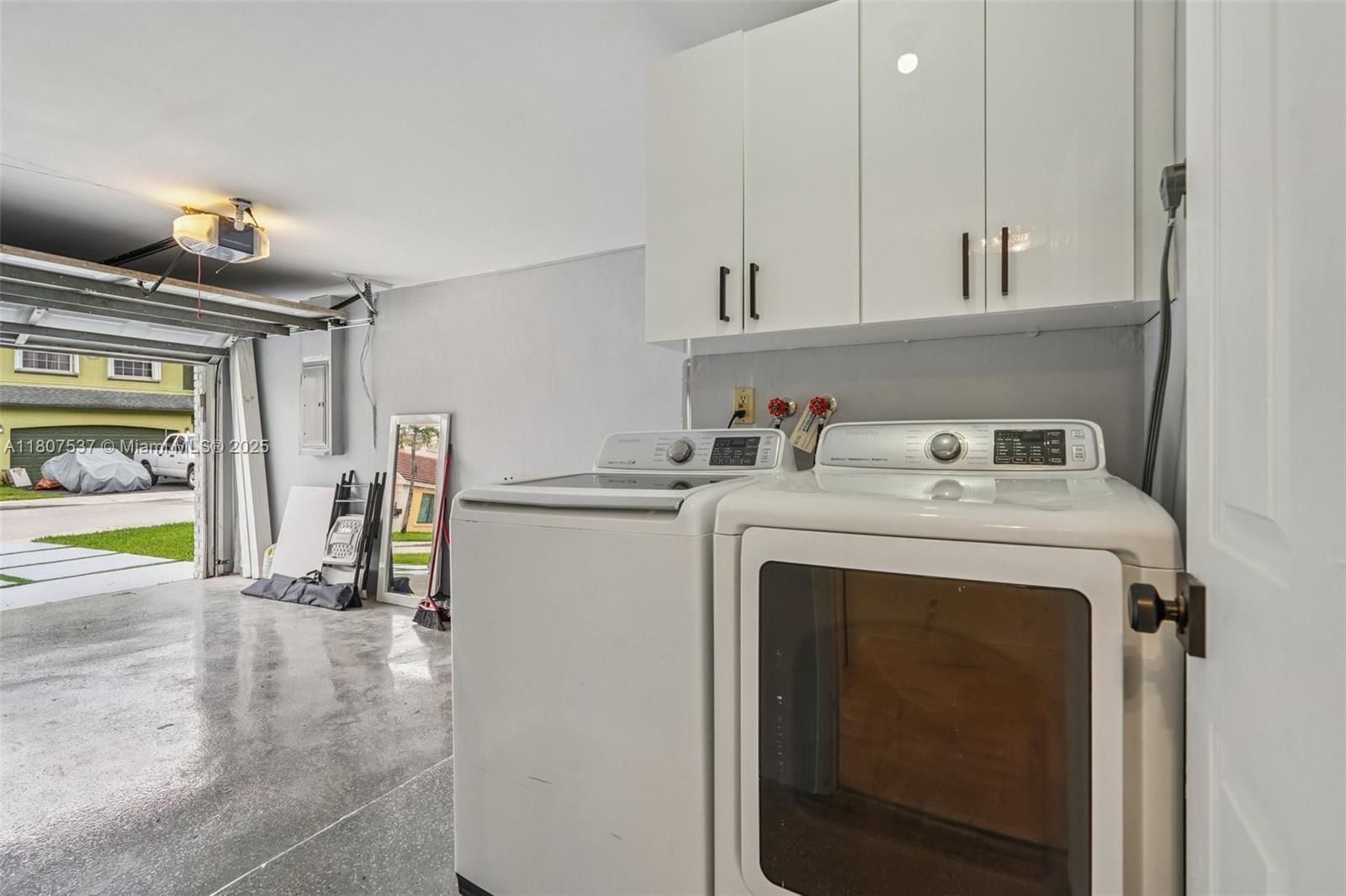 Real estate property located at 731 Briarwood Ter, Broward, Shenandoah Section Four, Davie, FL