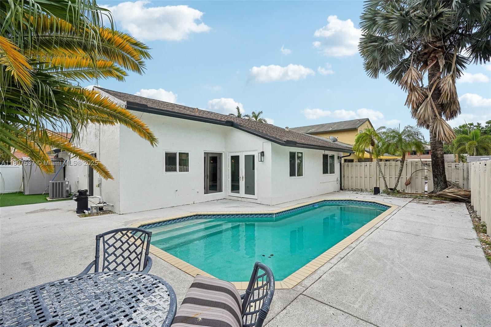 Real estate property located at 731 Briarwood Ter, Broward, Shenandoah Section Four, Davie, FL
