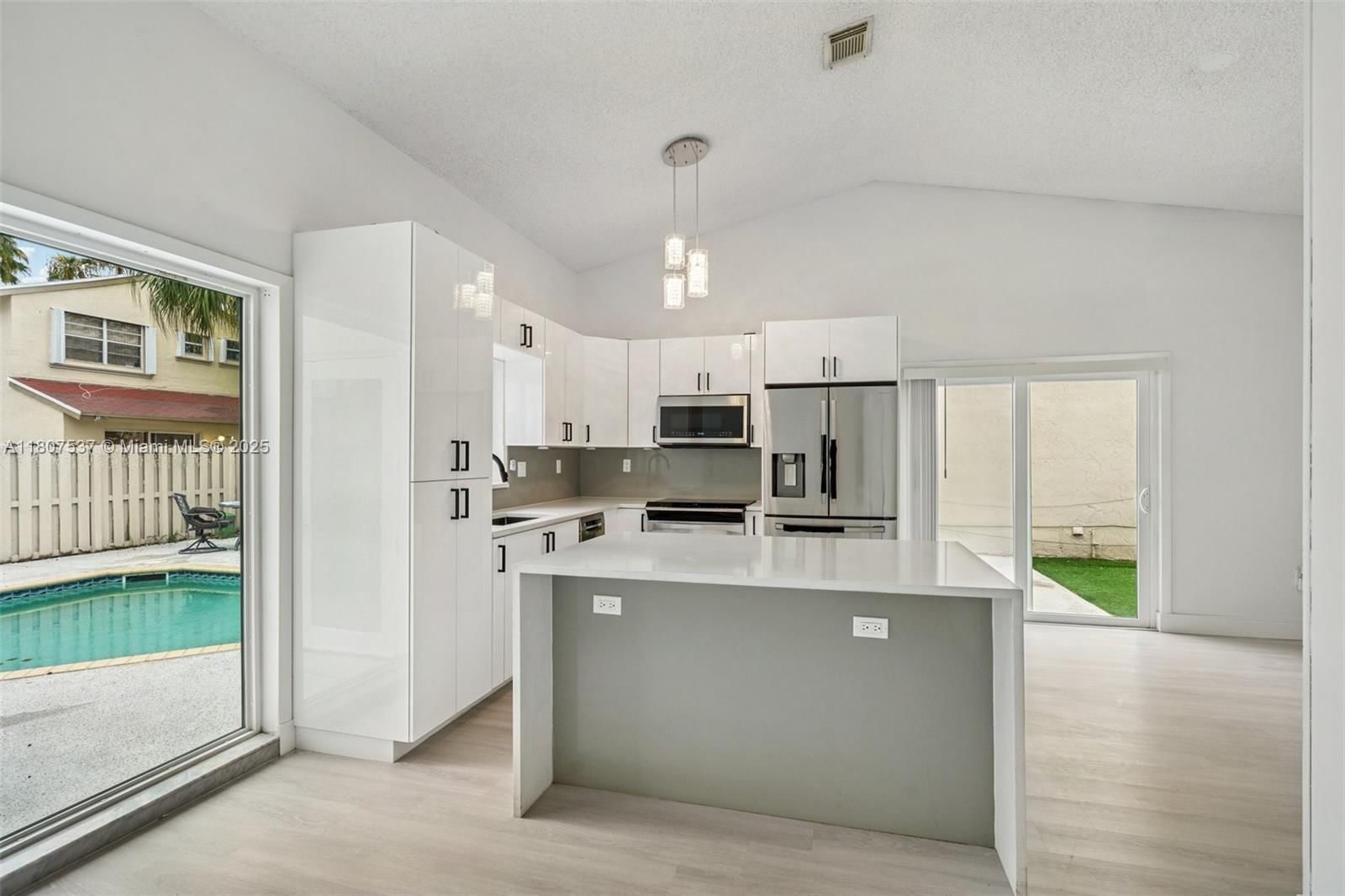 Real estate property located at 731 Briarwood Ter, Broward, Shenandoah Section Four, Davie, FL