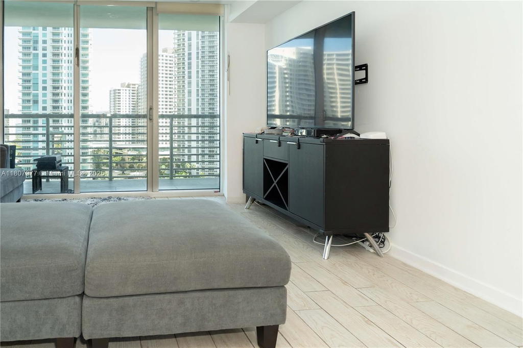 Real estate property located at 325 Biscayne Blvd #1521, Miami-dade, One Miami West Condo, Miami, FL
