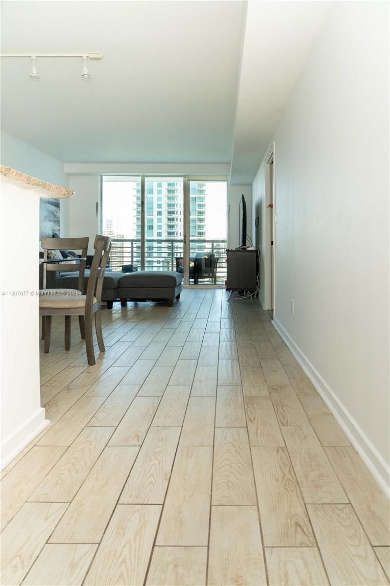 Real estate property located at 325 Biscayne Blvd #1521, Miami-dade, One Miami West Condo, Miami, FL