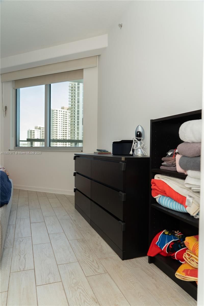 Real estate property located at 325 Biscayne Blvd #1521, Miami-dade, One Miami West Condo, Miami, FL