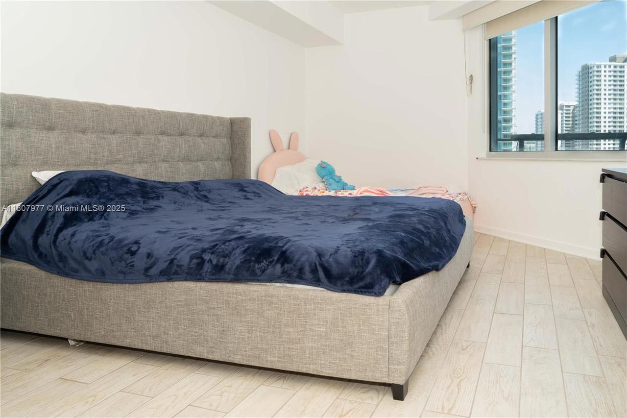 Real estate property located at 325 Biscayne Blvd #1521, Miami-dade, One Miami West Condo, Miami, FL