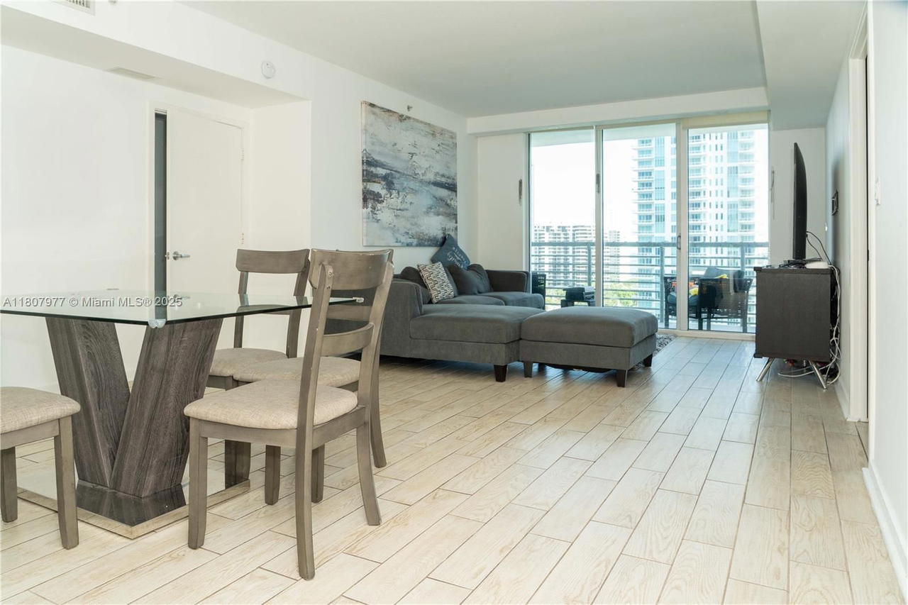 Real estate property located at 325 Biscayne Blvd #1521, Miami-dade, One Miami West Condo, Miami, FL