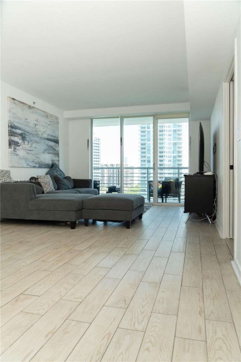 Real estate property located at 325 Biscayne Blvd #1521, Miami-dade, One Miami West Condo, Miami, FL