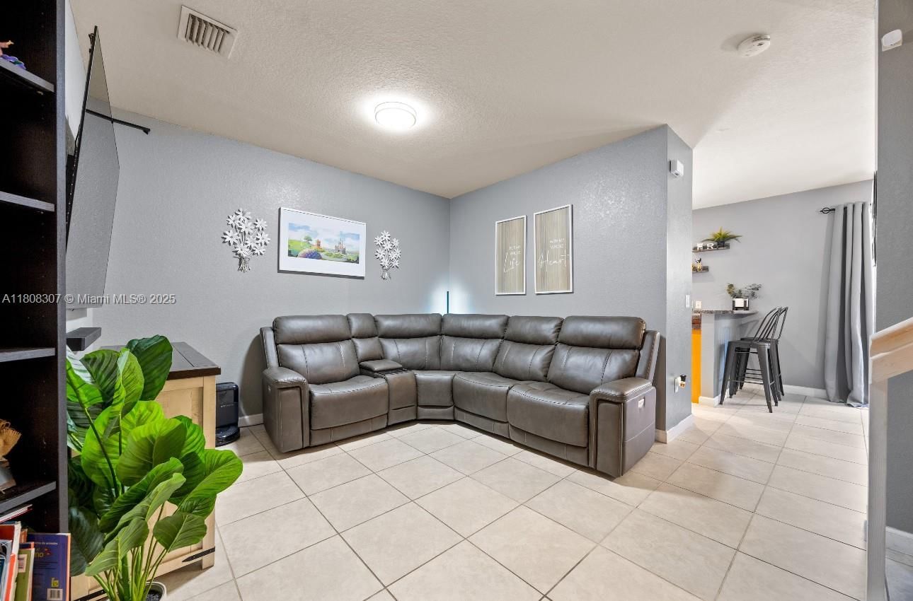 Real estate property located at 3427 89th Ter, Miami-dade, Bellagio, Hialeah, FL