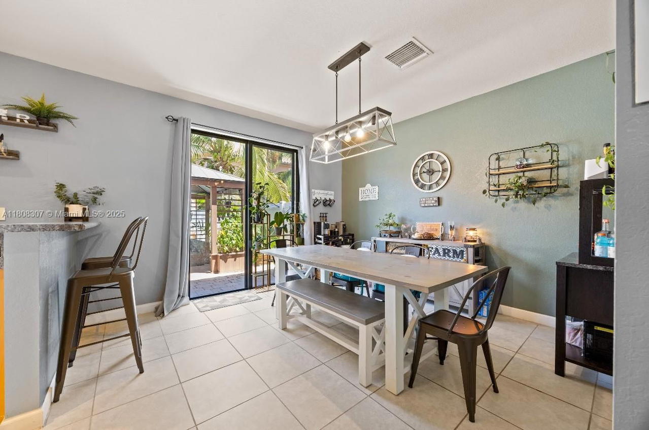 Real estate property located at 3427 89th Ter, Miami-dade, Bellagio, Hialeah, FL