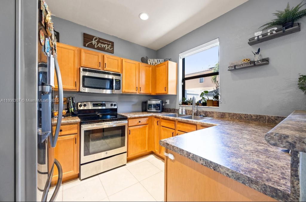 Real estate property located at 3427 89th Ter, Miami-dade, Bellagio, Hialeah, FL