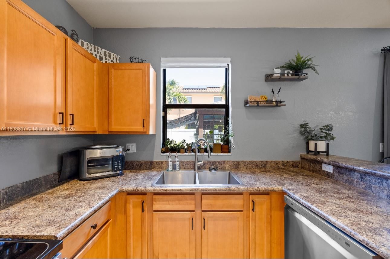 Real estate property located at 3427 89th Ter, Miami-dade, Bellagio, Hialeah, FL