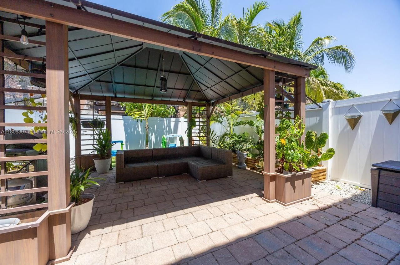 Real estate property located at 3427 89th Ter, Miami-dade, Bellagio, Hialeah, FL