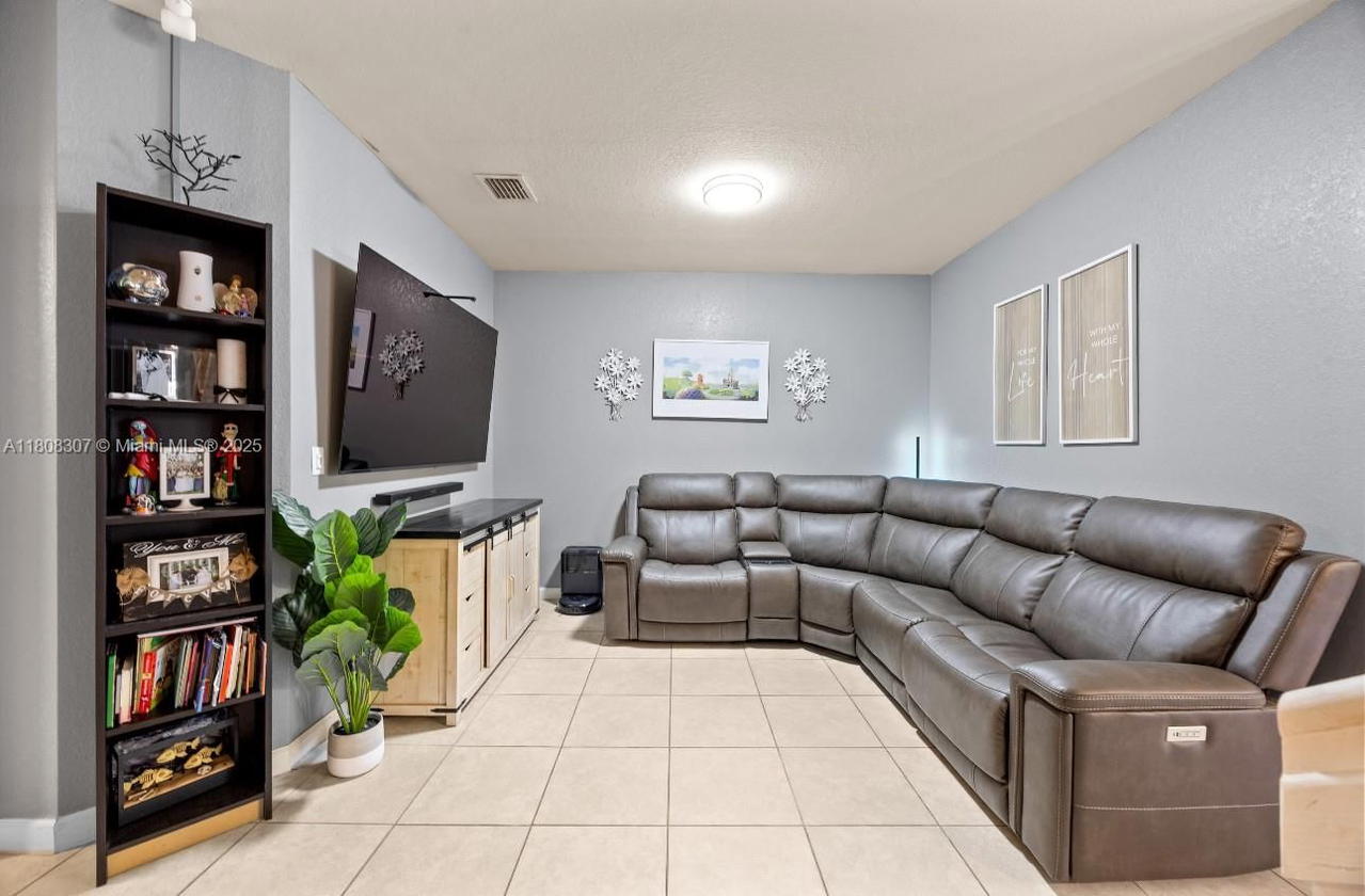 Real estate property located at 3427 89th Ter, Miami-dade, Bellagio, Hialeah, FL