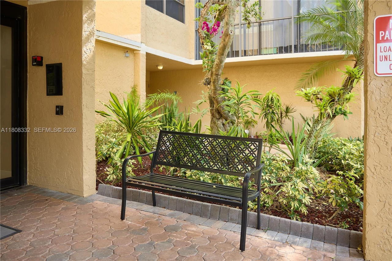 Real estate property located at 16175 Golf Club Rd #308, Broward, Bldg 5 Of Country Club Ap, Weston, FL
