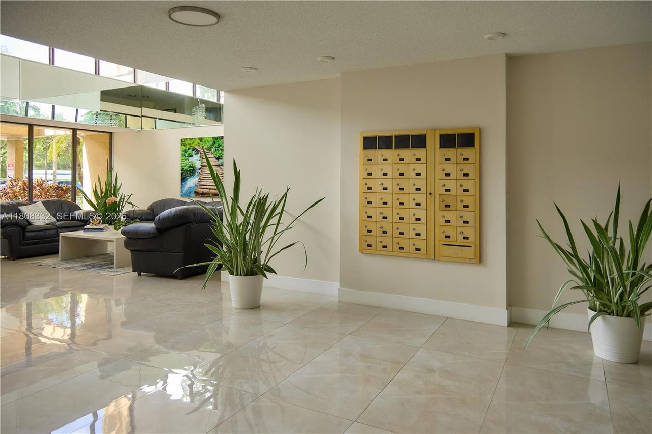 Real estate property located at 16175 Golf Club Rd #308, Broward, Bldg 5 Of Country Club Ap, Weston, FL