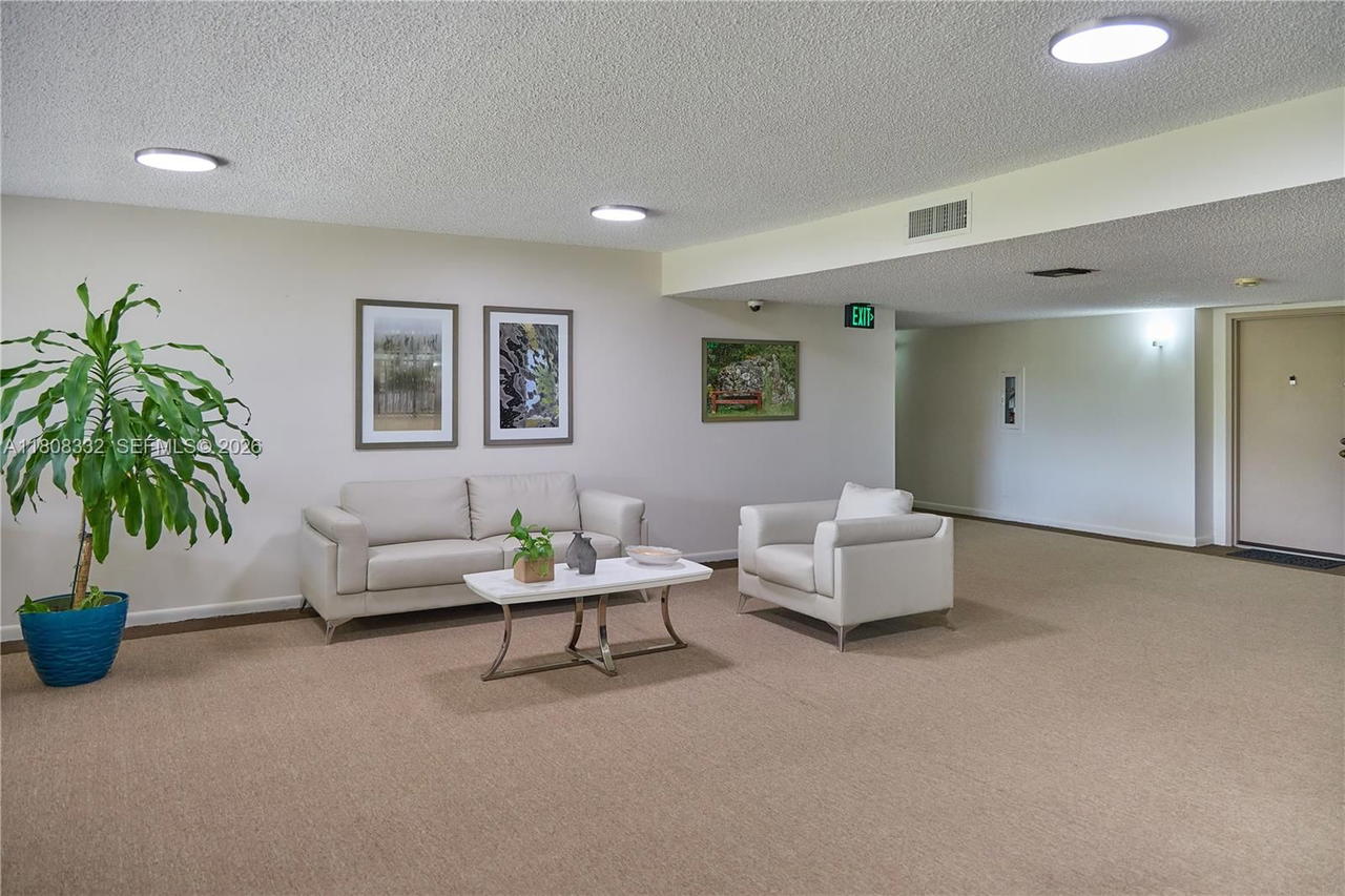 Real estate property located at 16175 Golf Club Rd #308, Broward, Bldg 5 Of Country Club Ap, Weston, FL