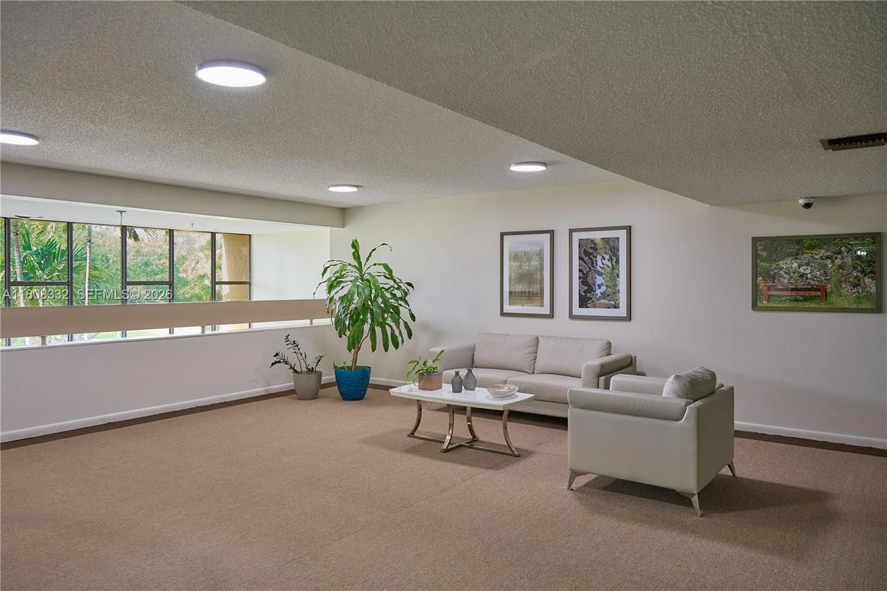 Real estate property located at 16175 Golf Club Rd #308, Broward, Bldg 5 Of Country Club Ap, Weston, FL