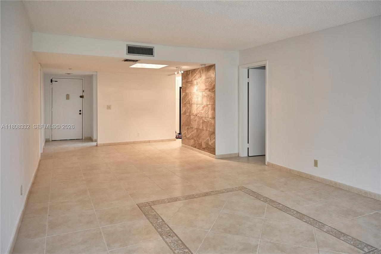 Real estate property located at 16175 Golf Club Rd #308, Broward, Bldg 5 Of Country Club Ap, Weston, FL