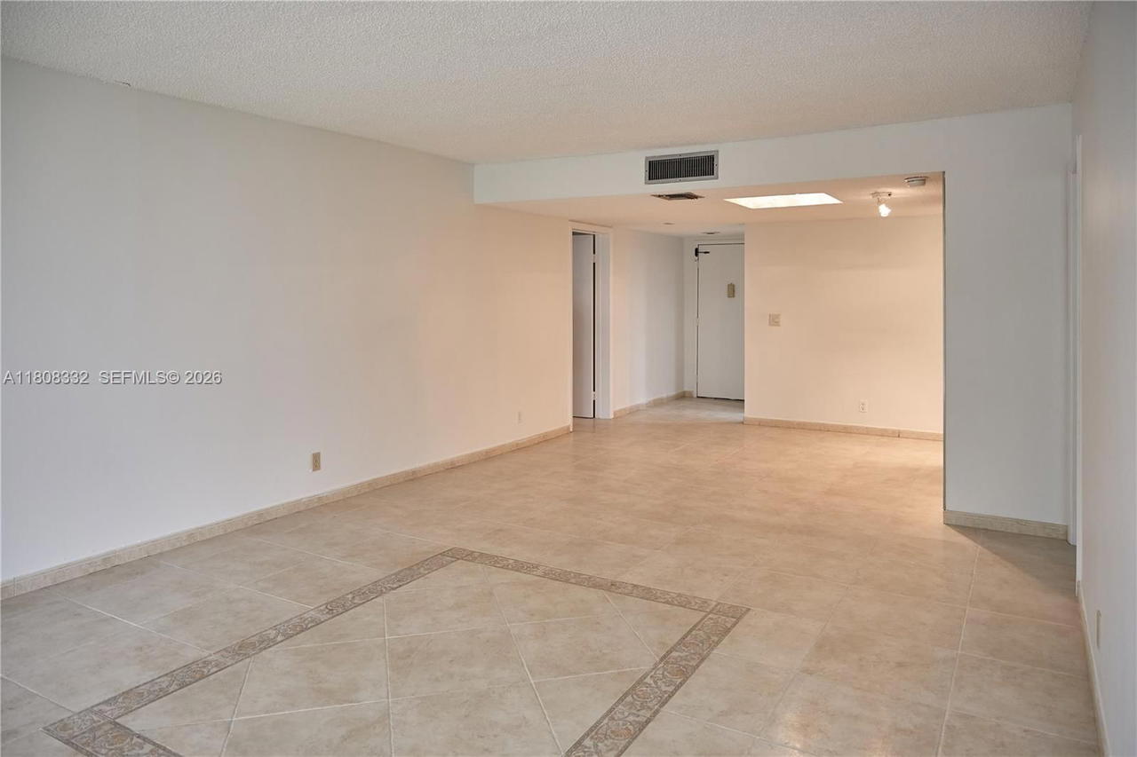 Real estate property located at 16175 Golf Club Rd #308, Broward, Bldg 5 Of Country Club Ap, Weston, FL