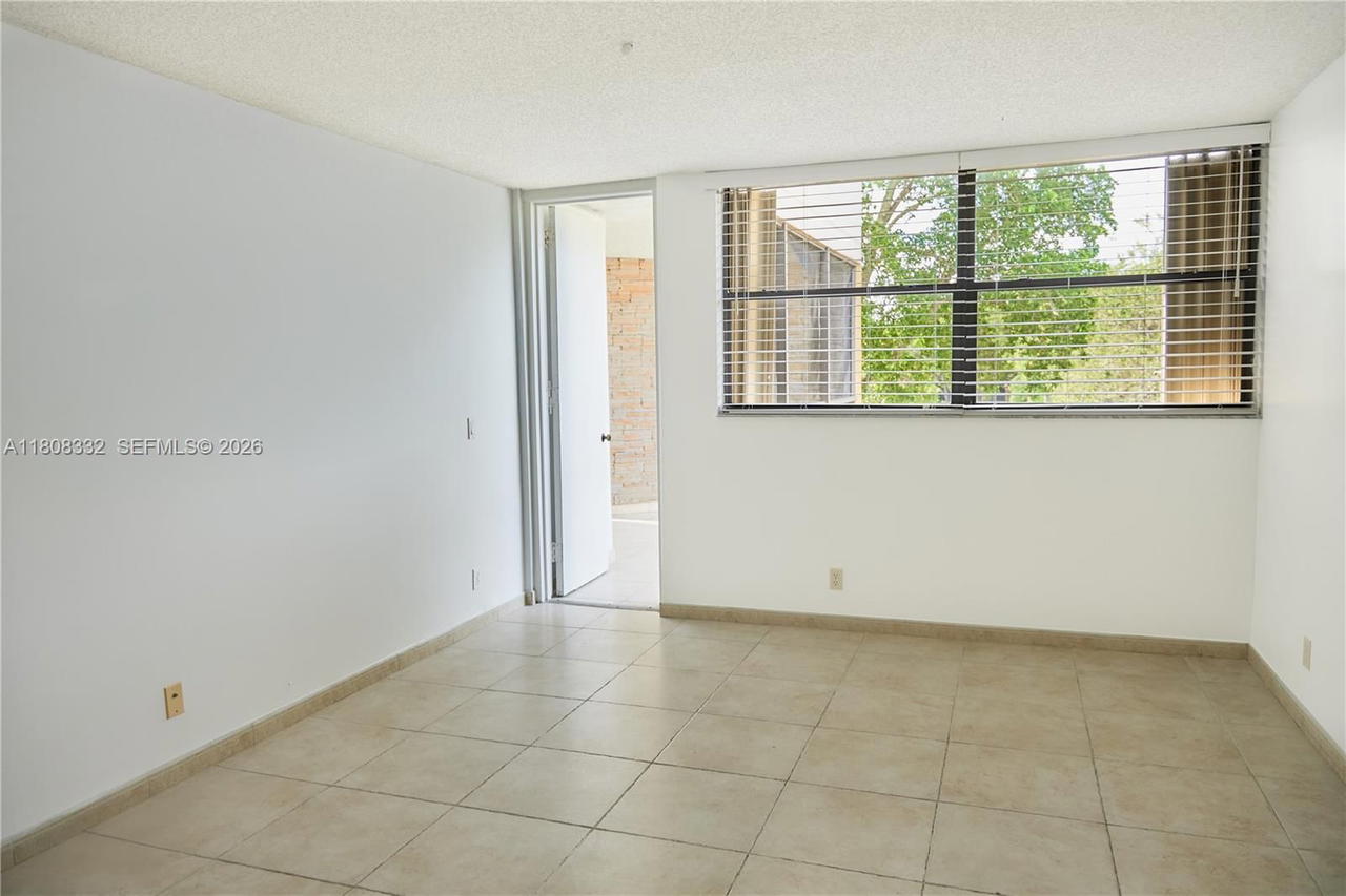 Real estate property located at 16175 Golf Club Rd #308, Broward, Bldg 5 Of Country Club Ap, Weston, FL