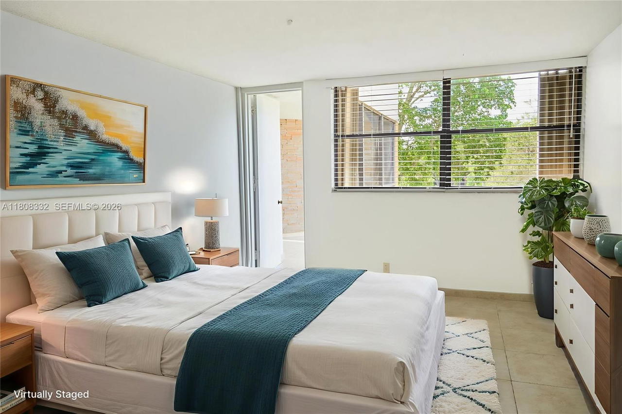 Real estate property located at 16175 Golf Club Rd #308, Broward, Bldg 5 Of Country Club Ap, Weston, FL