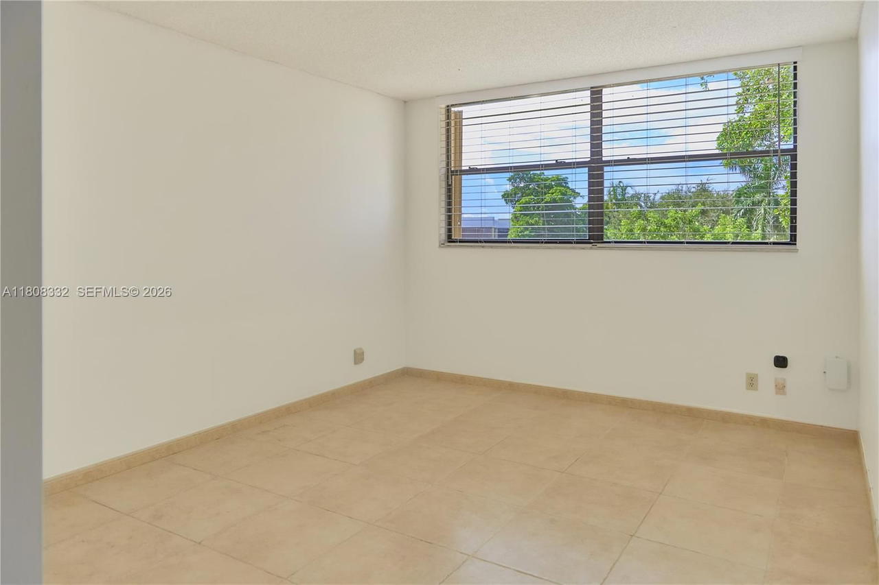 Real estate property located at 16175 Golf Club Rd #308, Broward, Bldg 5 Of Country Club Ap, Weston, FL