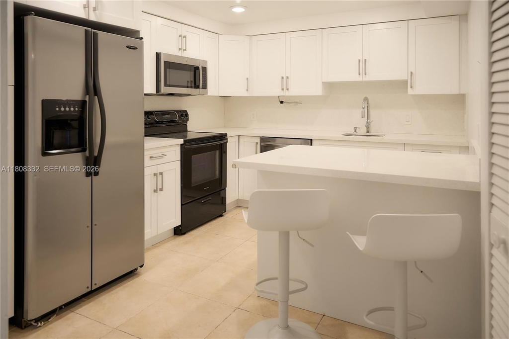 Real estate property located at 16175 Golf Club Rd #308, Broward, Bldg 5 Of Country Club Ap, Weston, FL