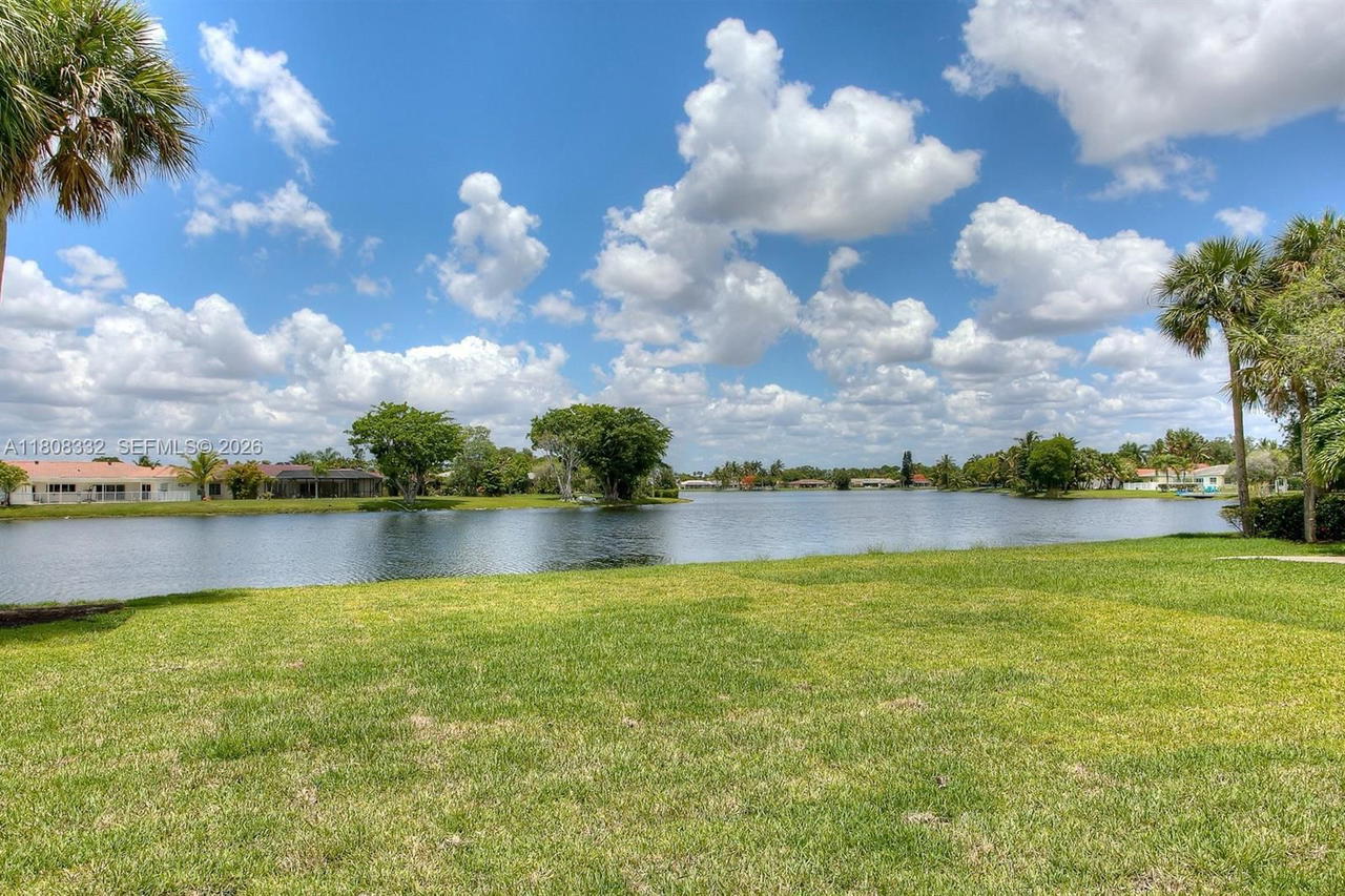 Real estate property located at 16175 Golf Club Rd #308, Broward, Bldg 5 Of Country Club Ap, Weston, FL