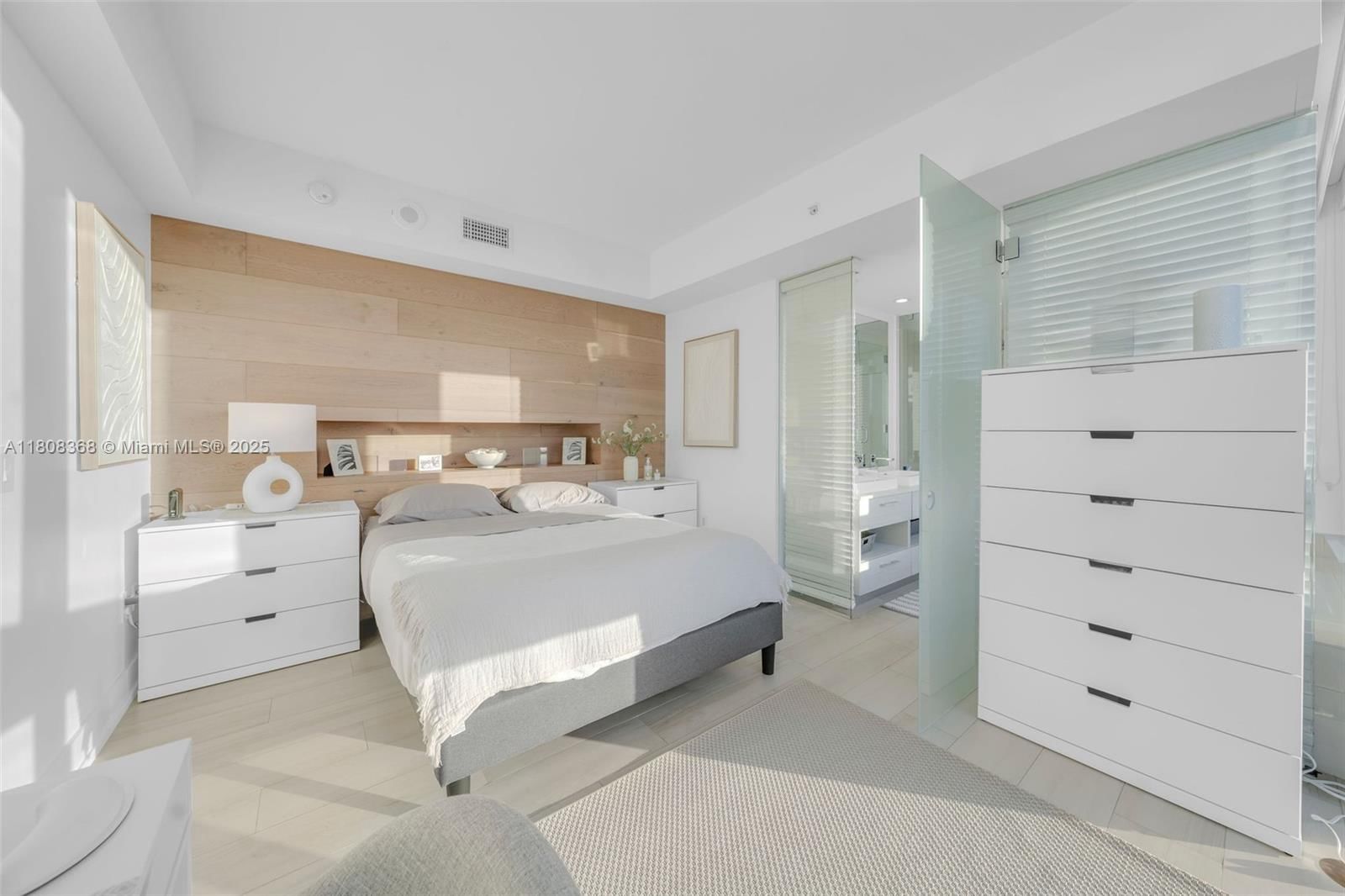 Real estate property located at 650 32nd St #3708, Miami-dade, Paraiso Bay Condo, Miami, FL