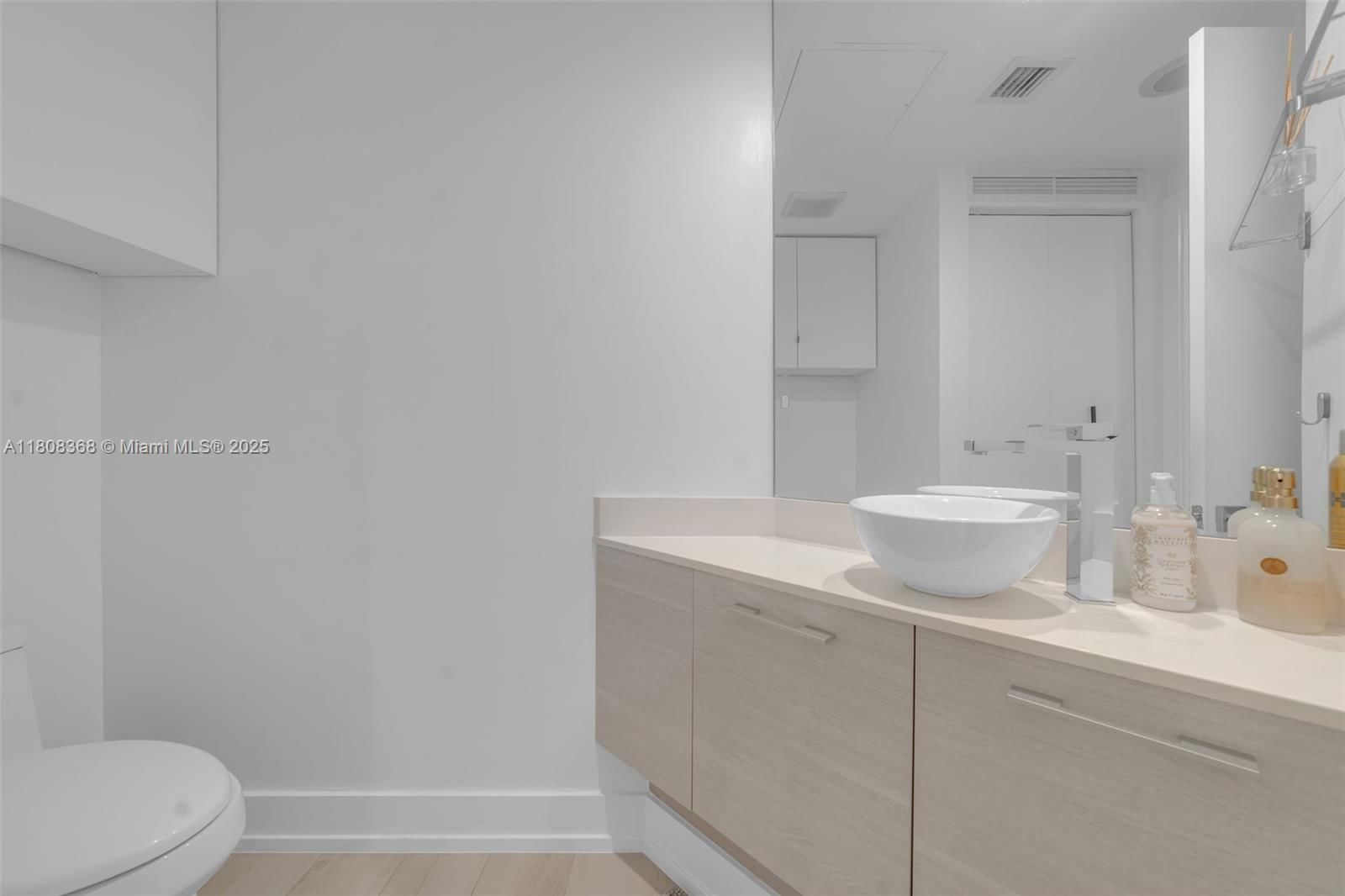 Real estate property located at 650 32nd St #3708, Miami-dade, Paraiso Bay Condo, Miami, FL